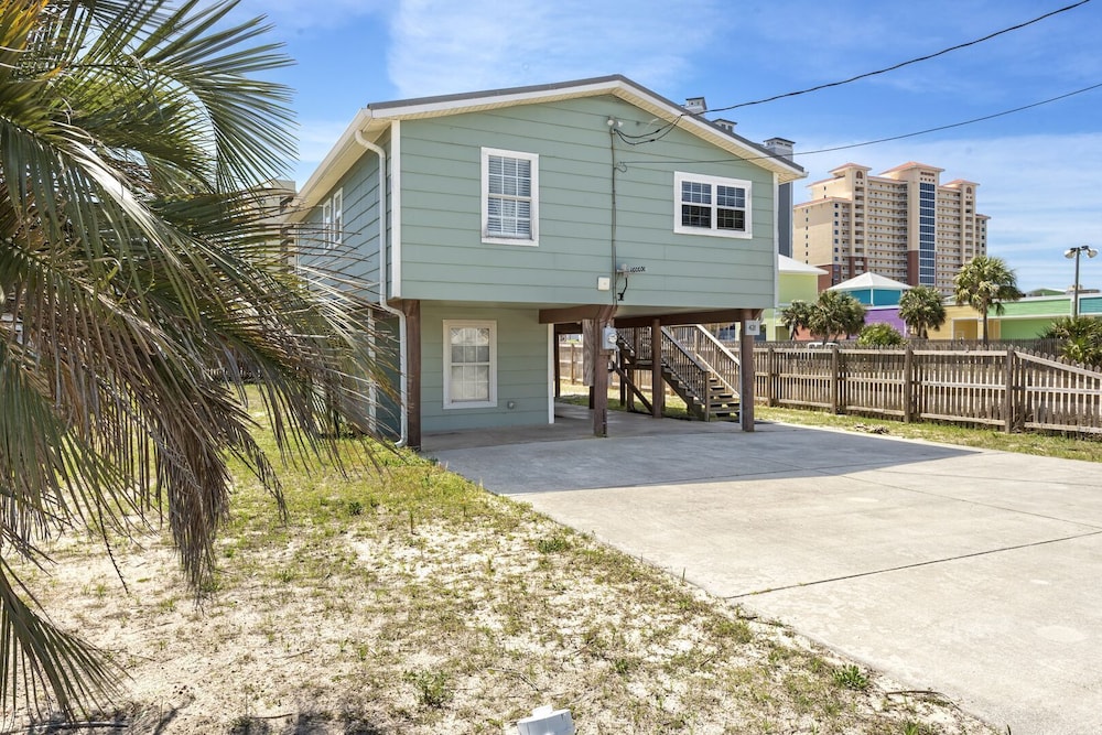 Byron's Beach House