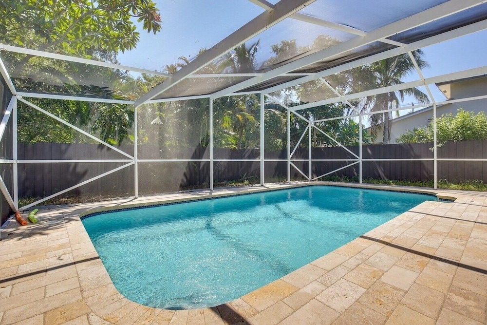 Oakland Park Oasis Heated Pool & Private Patio