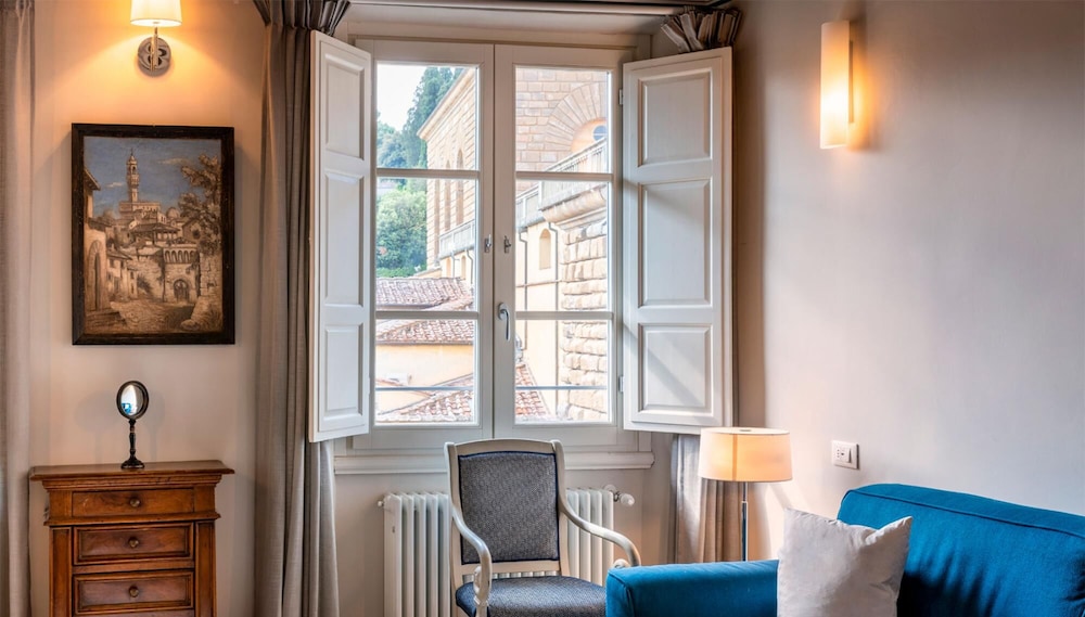 Impressive 4 Bedroom Apartment in Front of Pitti Palace Piazza Pitti I