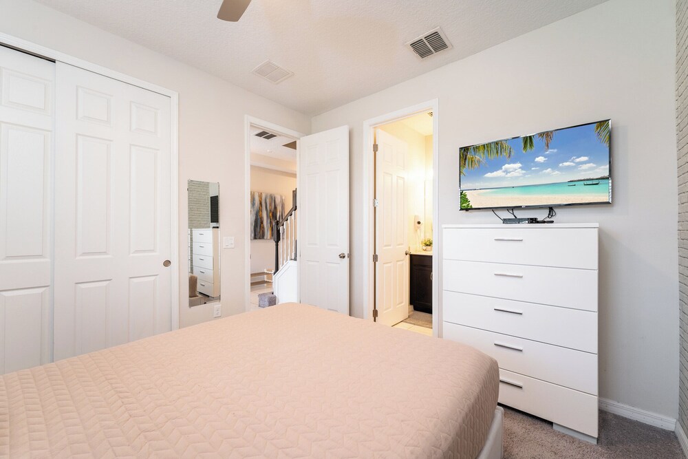 Stunning Sunsets & Private Pool 7BD