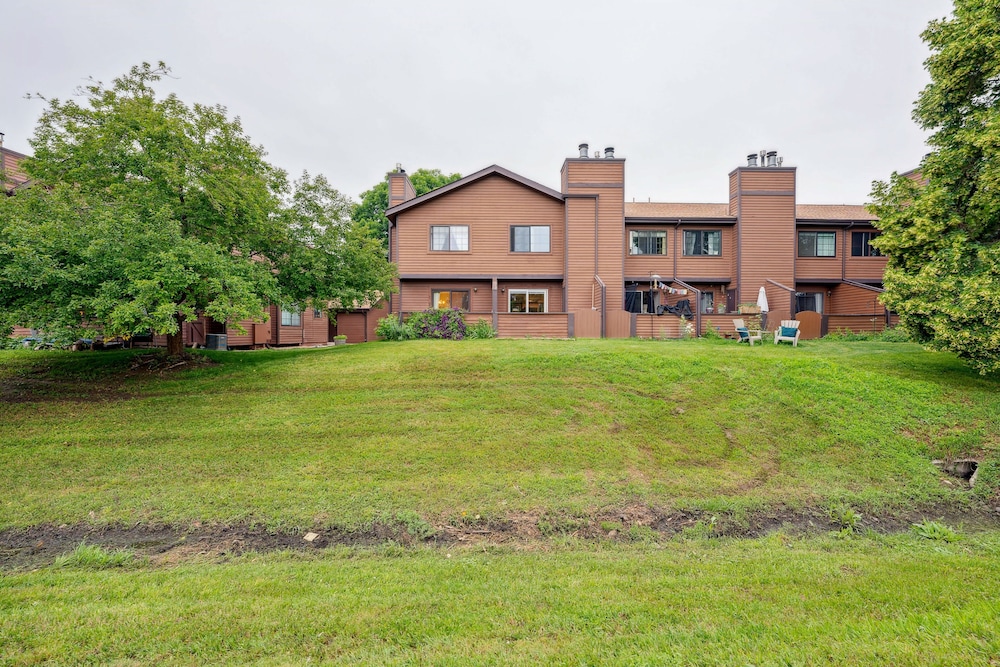 Charming Lafayette Getaway With Fireplace! view 4