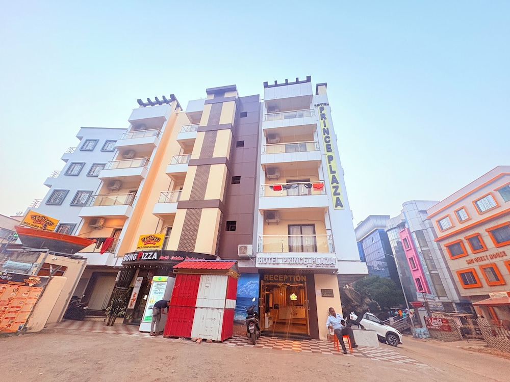 Hotel Prince Plaza with Swimming Pool
