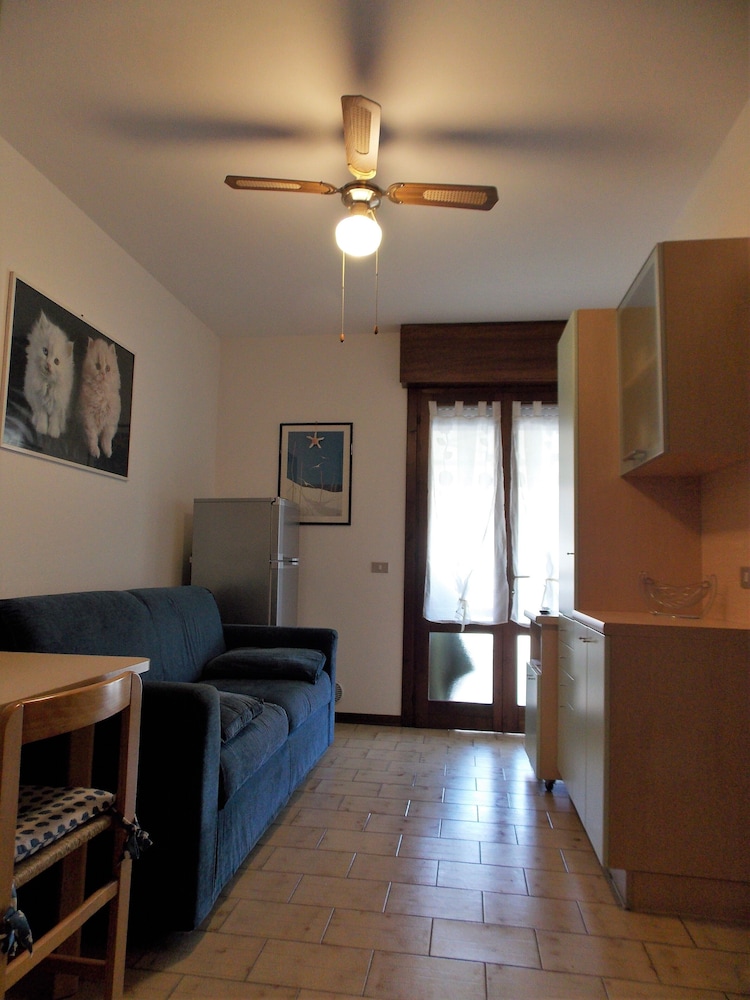 Flat With Parking Only 100m From the Beach