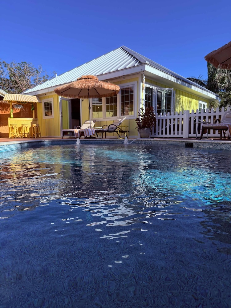 NEW Jungle Paradise Treehouse Suite With Resort Amenities Elevator Access Outdoor Kitchen Lagoon Lazy River Pool RV Hook up