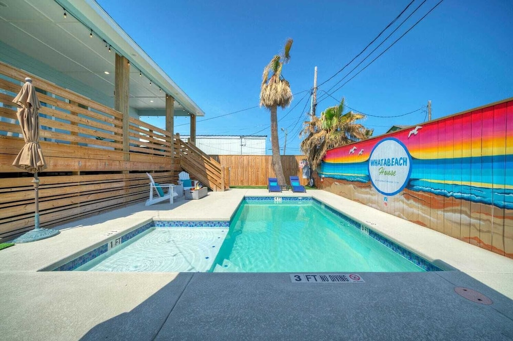 Sleeps 22! 2 Homes Priv Pool, Putting Green, Bar, Deck, Prime Port A Location