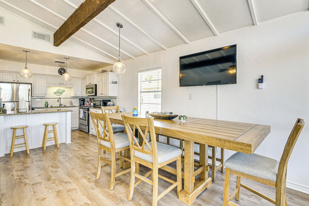 Walk to Beach: Ocean-view Home w/ Deck in Freeport
