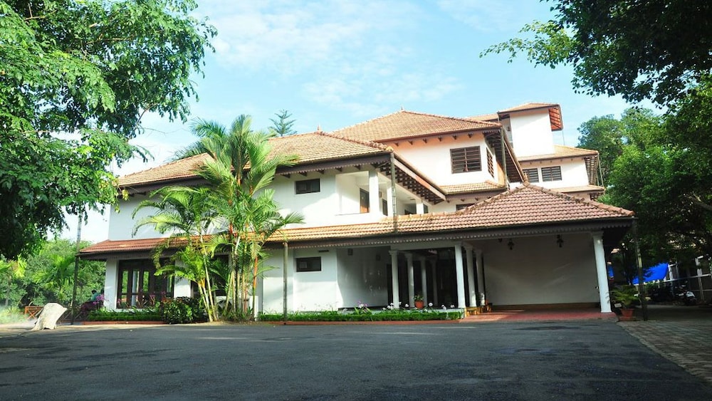 River Banks Madaparambil Resort