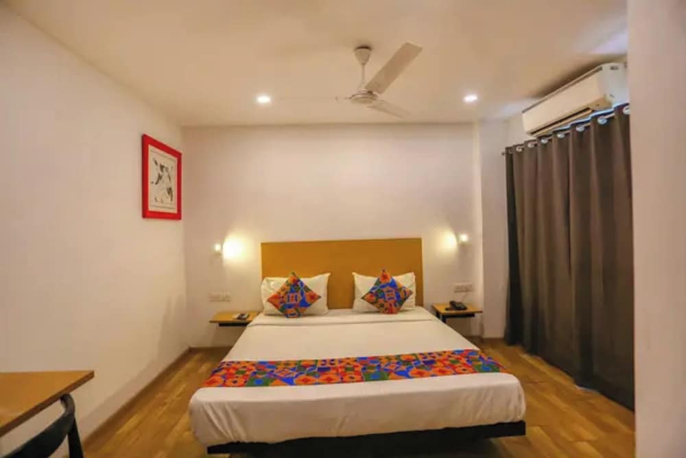 Fabhotel Crown Dx