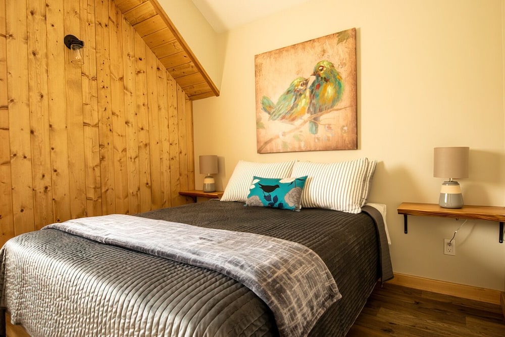 Cabins West - Image 5