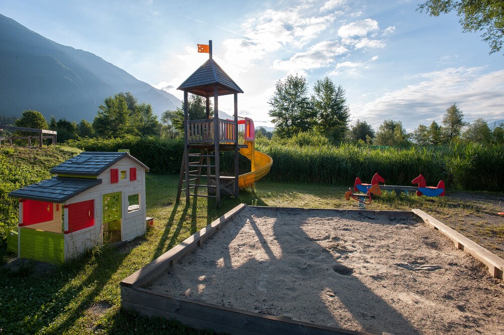 Schluga Spa Apartments & Mobile Homes