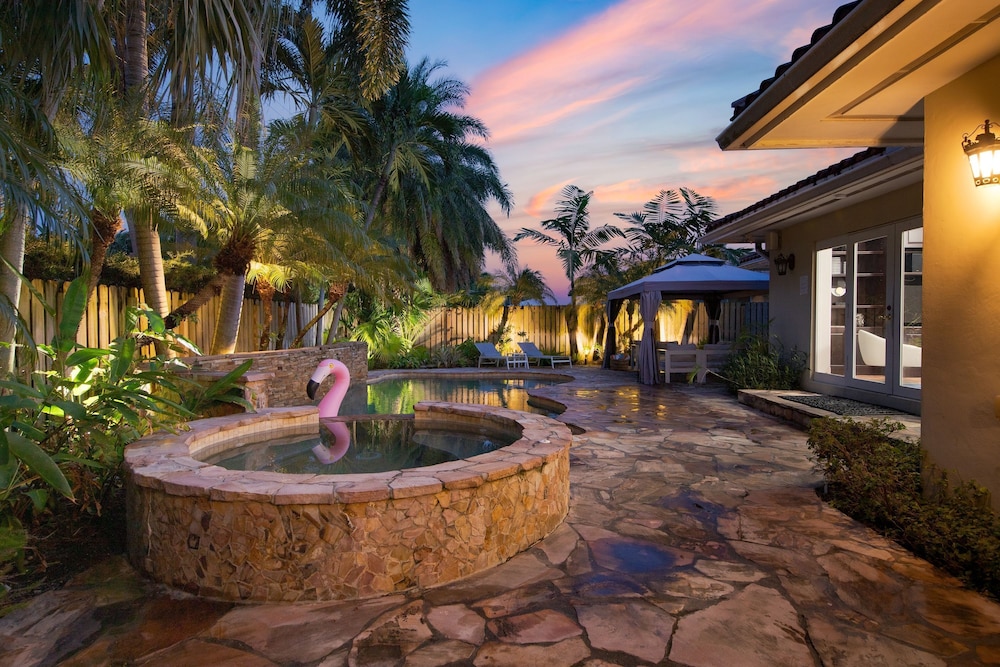 Coral Ridge Getaway by Avantstay Pool Hot Tub Billiards 5mins to Beach