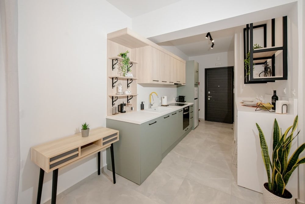 Minimal Chic Retreat Suite