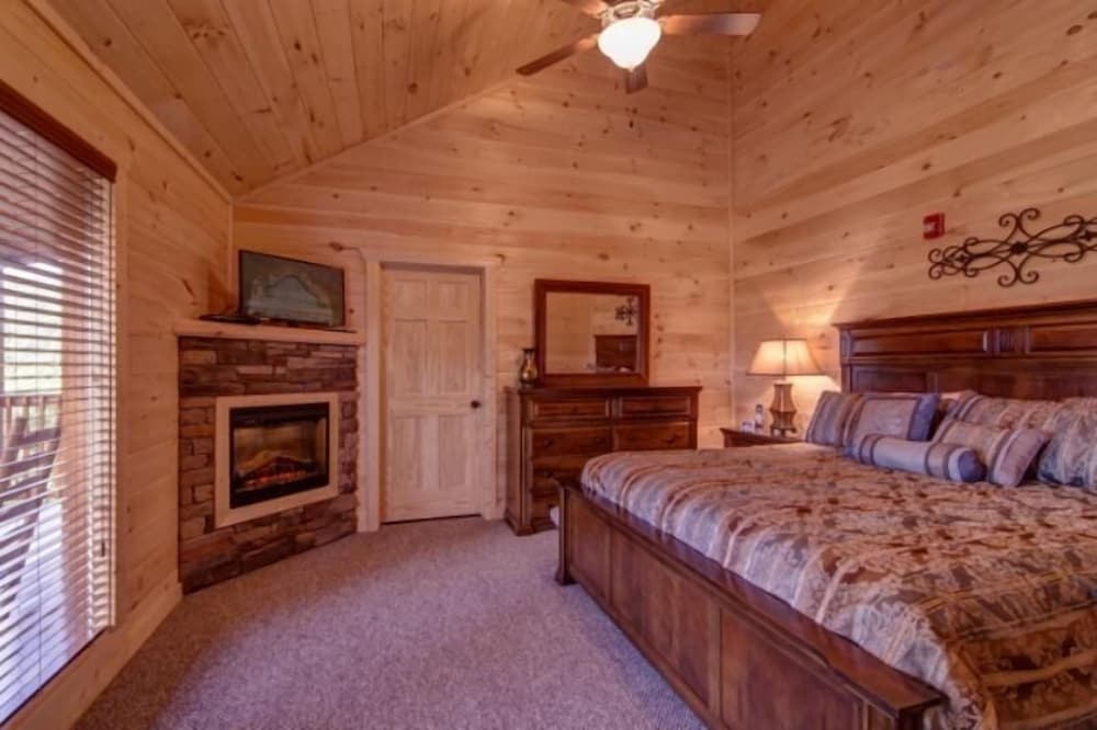 Mountain View Lodge - 9 Bedrooms, 9 Baths, Sleeps 40 Home
