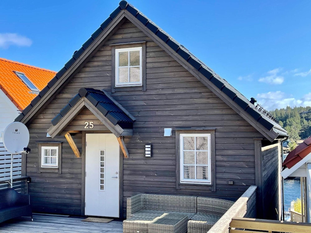 7 Person Holiday Home in Urangsvag
