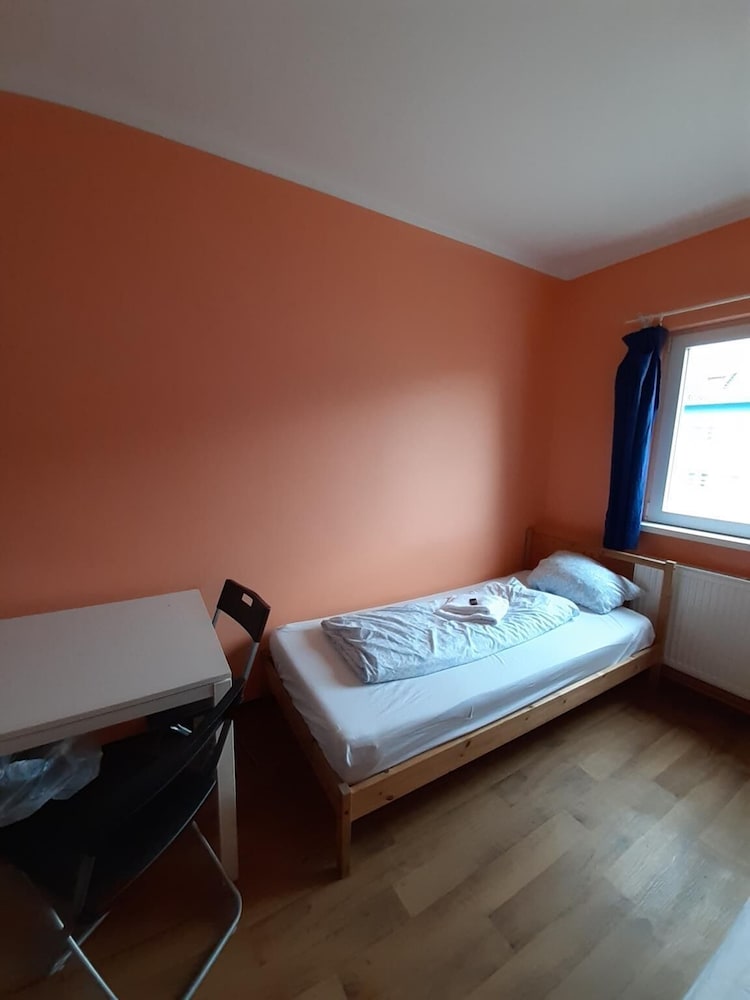 2-Rent Group Hostel Rooms&Apartments TUB19A