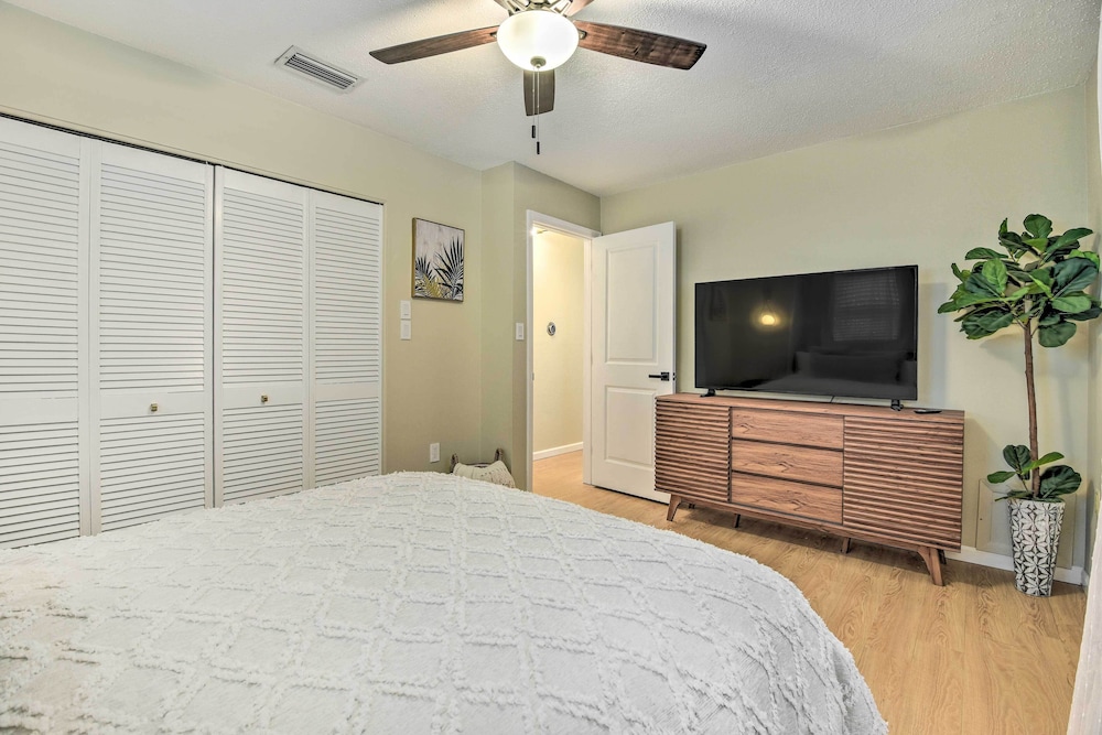 8 Mi to Beaches: Bradenton Home w/ Poolside Oasis! view 5