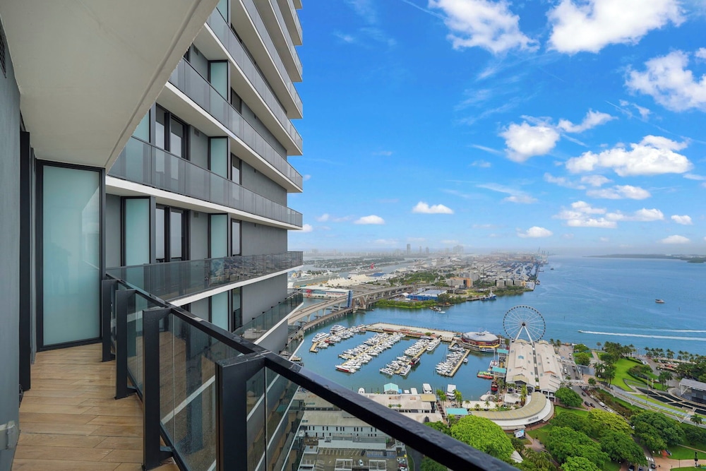 Amazing Bayside View from Condo
