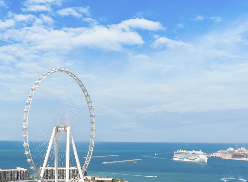 LUX The Dubai Eye Sea View Suite
