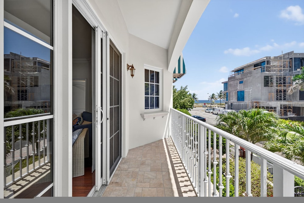 New Daisy Elegance Townhouse Steps From The Beach