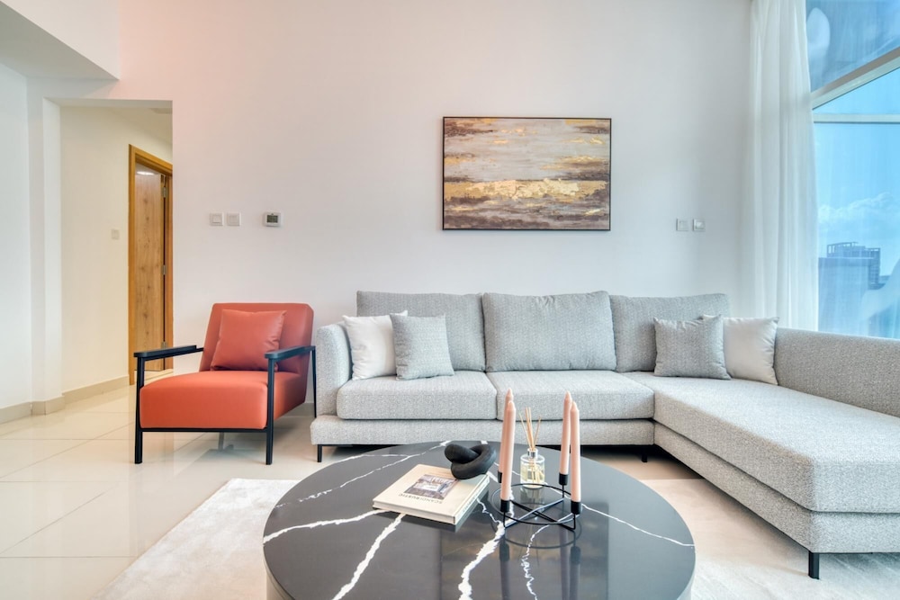 Premium 2BR Apt w Marina Views
