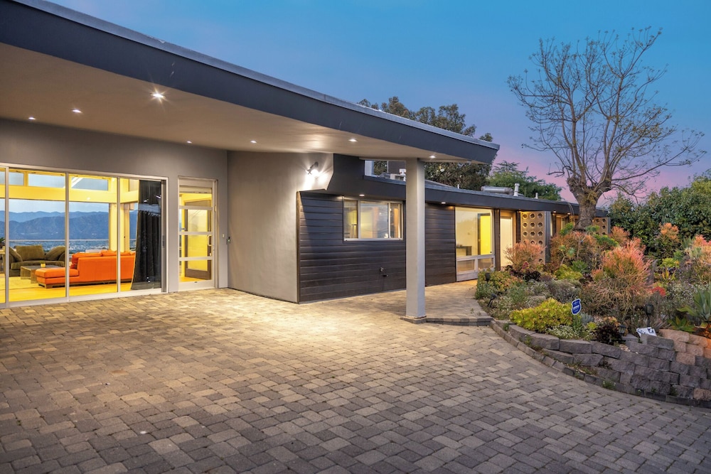 Mulholland View - Mid-century Modern Escape w/ Infinity Pool