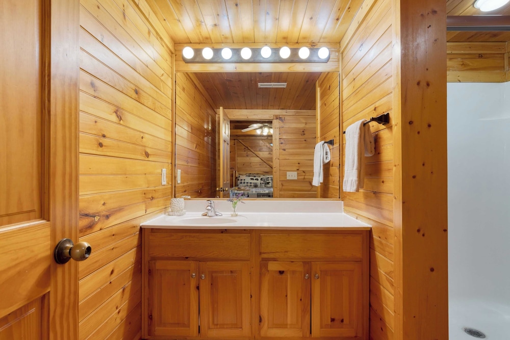The Big Easy by Avantstay Hot Tub, Game Room, Spacious Deck Premier Location