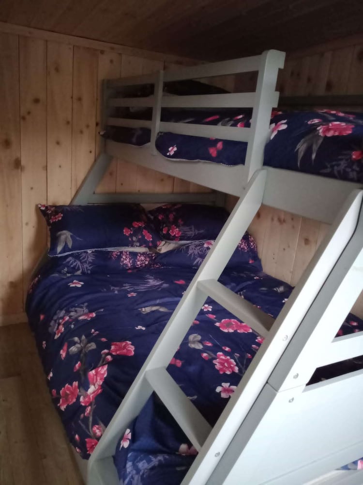 Tranquil Cabin Retreat in Llandovery