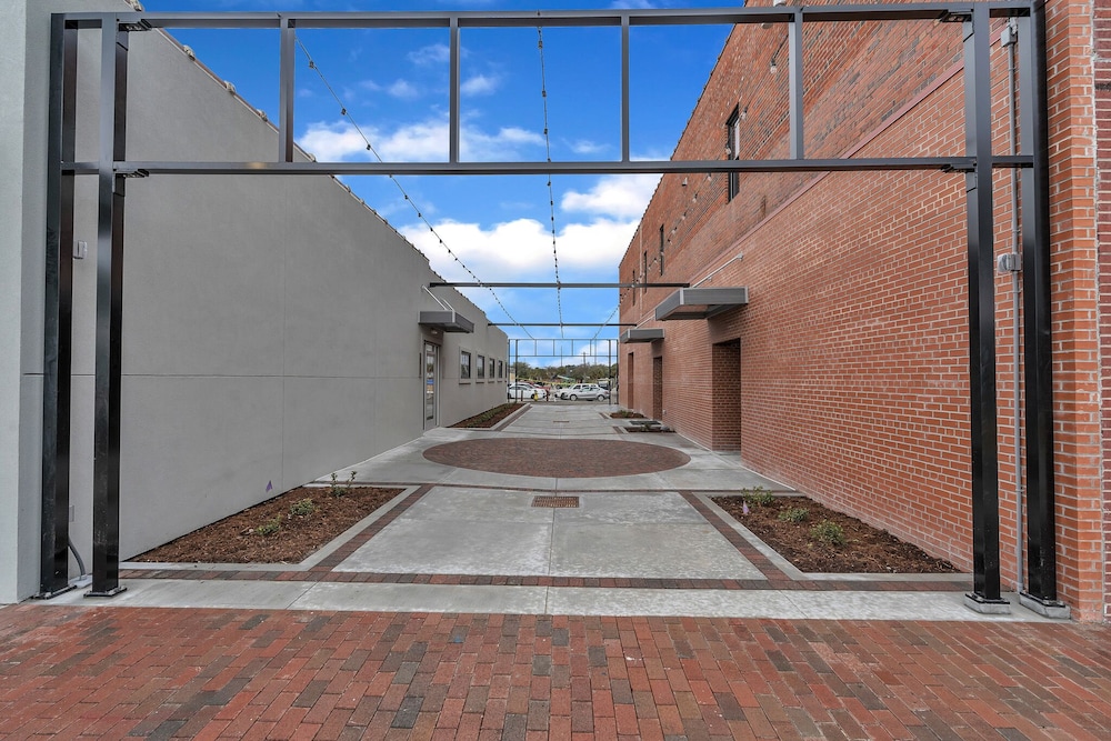 Hotel The Brewer's Lofts Above Grand Strand Brewing - Image 1