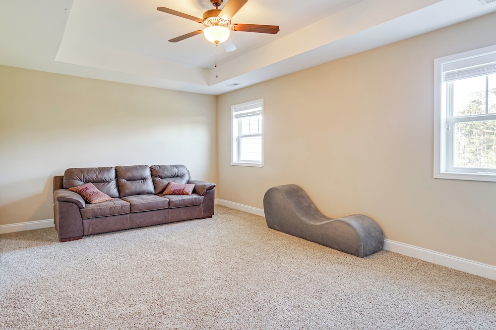 18 Mi to Pinehurst: Quiet + Spacious Family Home!