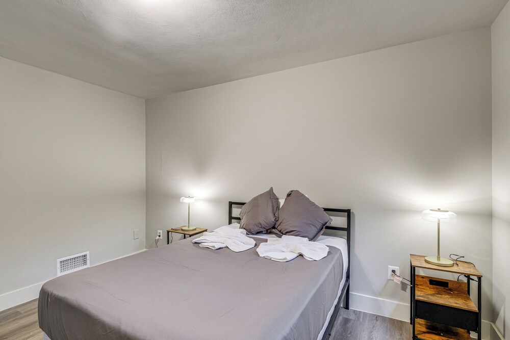 9 Mi to National Mall: Spacious Bethesda Retreat!