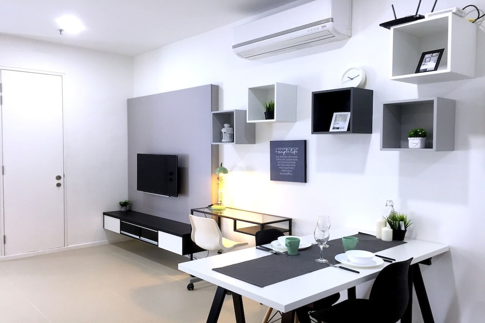Arcoris Mont Kiara Apartments by Emily in Town
