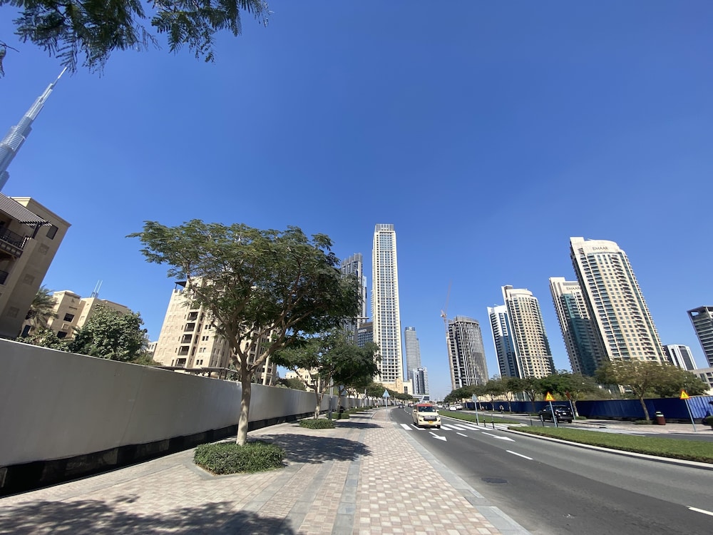 HiGuests - Burj Al Nujoom Tower
