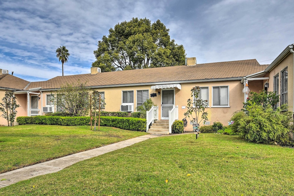 Burbank Vacations - Stylish Modern Burbank Gem w/ Private Yard! - Property Image 3