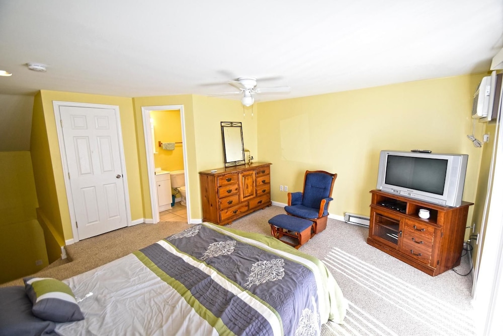 Crab Harbour 4 3 Bedroom Townhouse by RedAwning