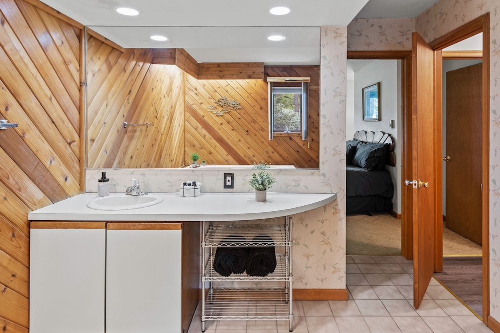 Harmony Ridge by Avantstay Large Deck w Hot Tub Forest Views