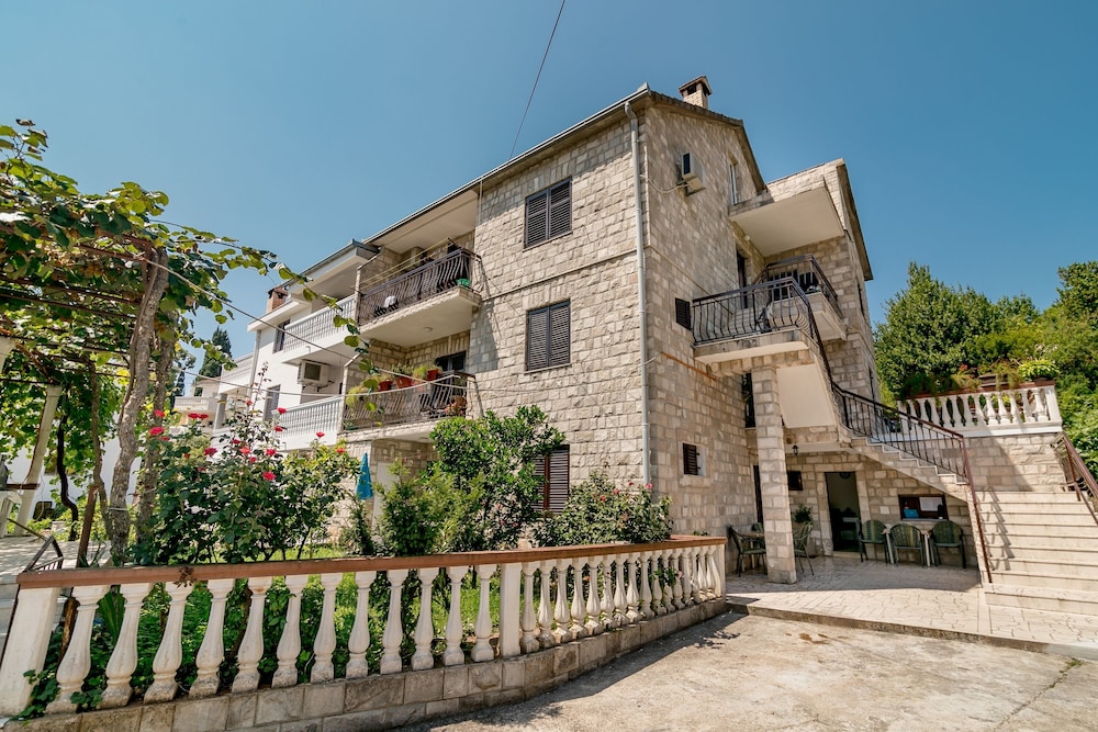 Apartments Bonaca Igalo