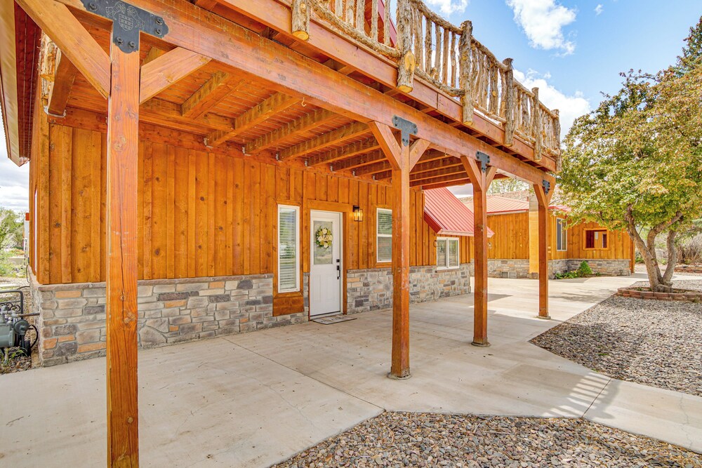 Family Home w/ Mountain Views in Circleville!