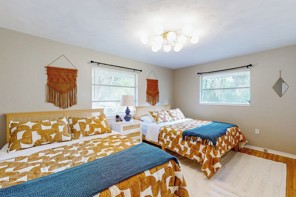 3BR Dog-friendly House, Central A/c, Cornhole