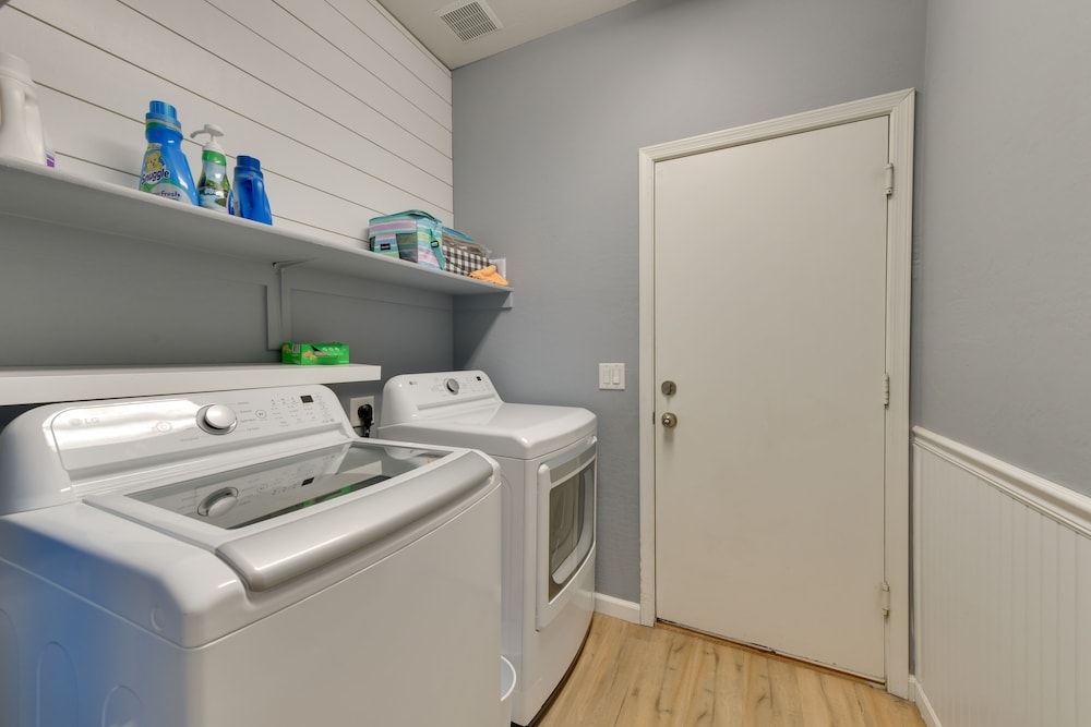 Charming Gilbert Home w/ Patio  Putting Green! - Property Image 7