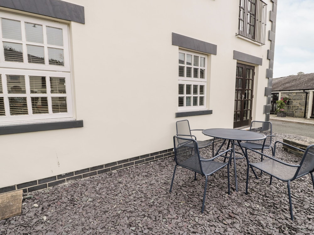 Whistle Stop Apartment