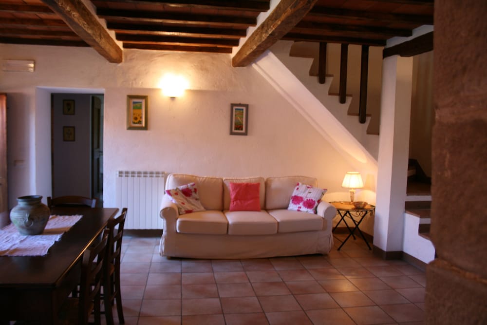 Cortona Vacations - Stunning private villa with private pool, WIFI, TV, pets allowed and parking, close to Cortona - Property Image 6