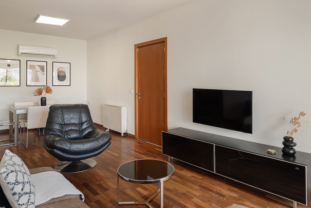 Phaedrus Living Evergreen City Flat