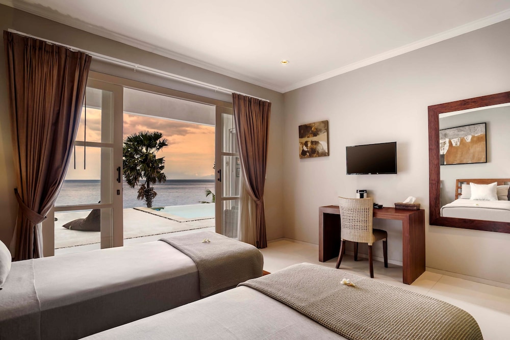 Villa Eden Roc by Alfred in Bali - Luxury Beachfront 3BR Villa With Infinity Pool Amed