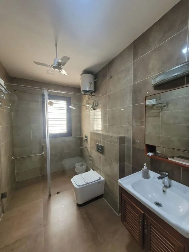 Fabhotel Delight Suites