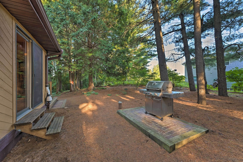 Lake Geneva Vacations - Lake Geneva Getaway w/ Fire Pit: Near Golf - Property Image 5