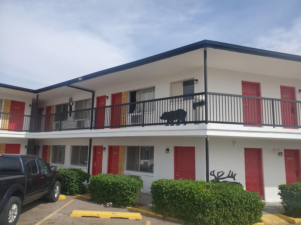 Tucumcari Vacations - Almara Inn - Property Image 1