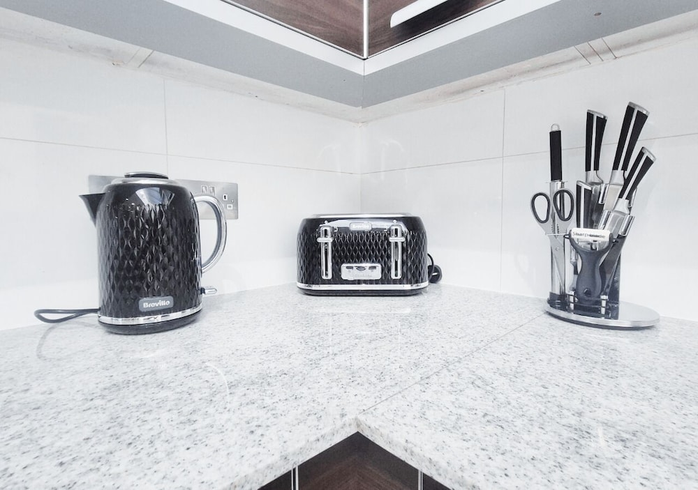 Luxurious & Spacious 2BR