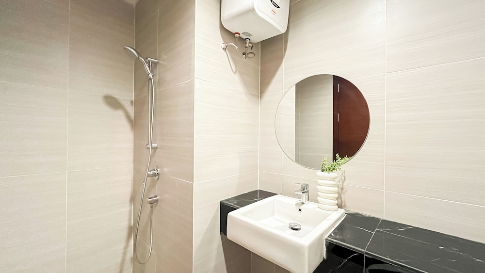 Modern And Tidy Studio Room At West Vista Apartment