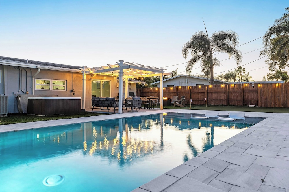 Pool, Hot Tub & Putting Green Near Deerfield Beach Oasis on Fourth by Avantstay