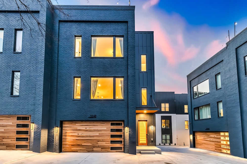 Two Homes Hot Tub Rooftop Deck in Nashville
